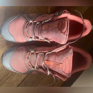 Oboz Women’s Lynx Low Top Hiking Boots